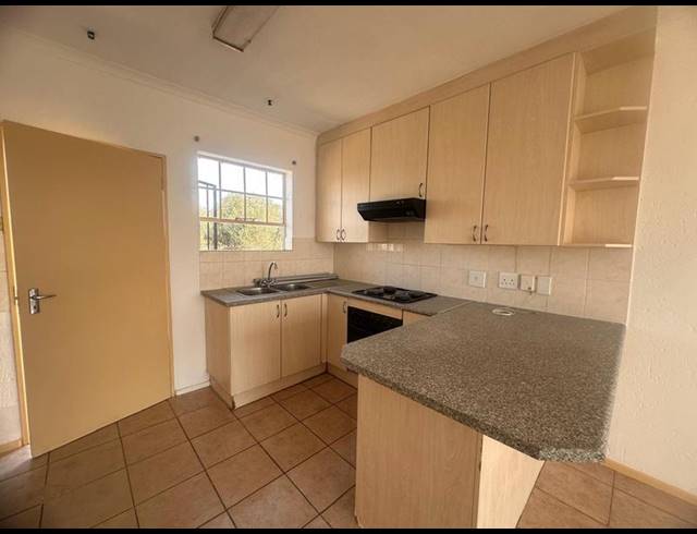 2 BEDROOM APARTMENT FOR SALE IN HEUWELSIG ESTATE